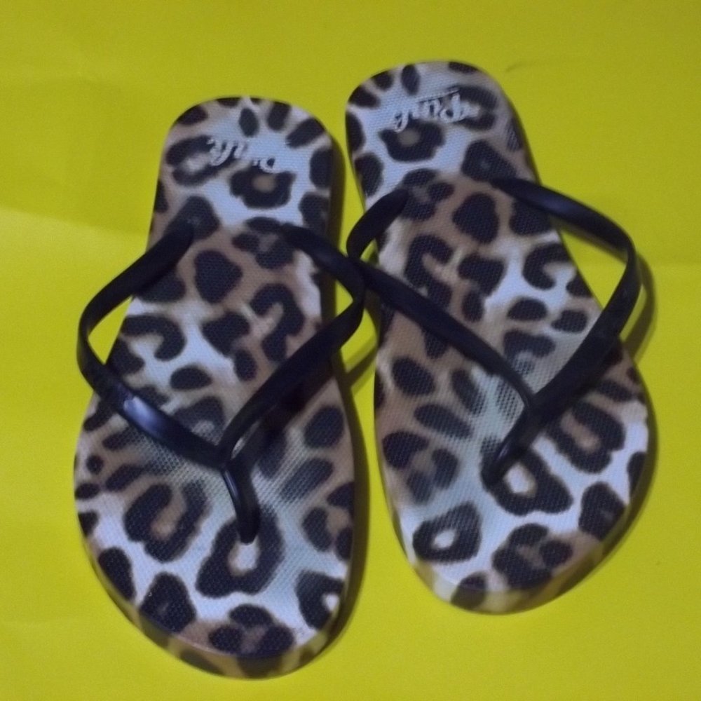 PINK leopard flip flops sandals size 9-10